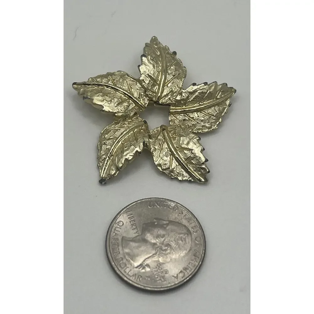 VTG MCM Lt Gold Textured 5 Leaf Flower Star Open Center Costume Brooch